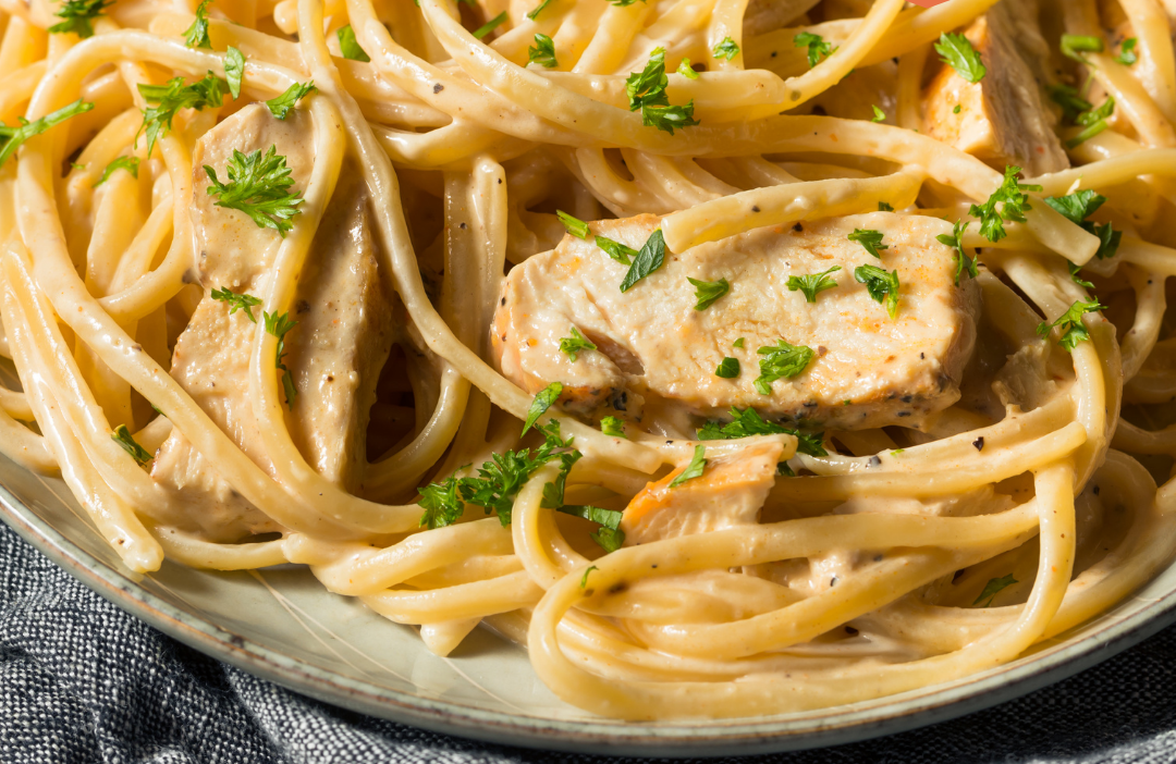 Fettuccine Alfredo crémeuse au poulet