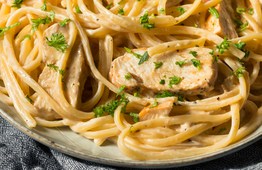 Fettuccine Alfredo crémeuse au poulet
