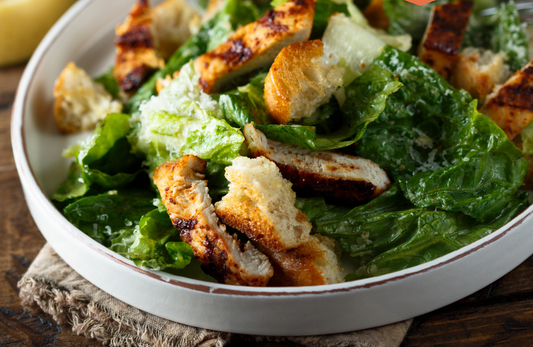 Salade César au poulet et bacon succulente